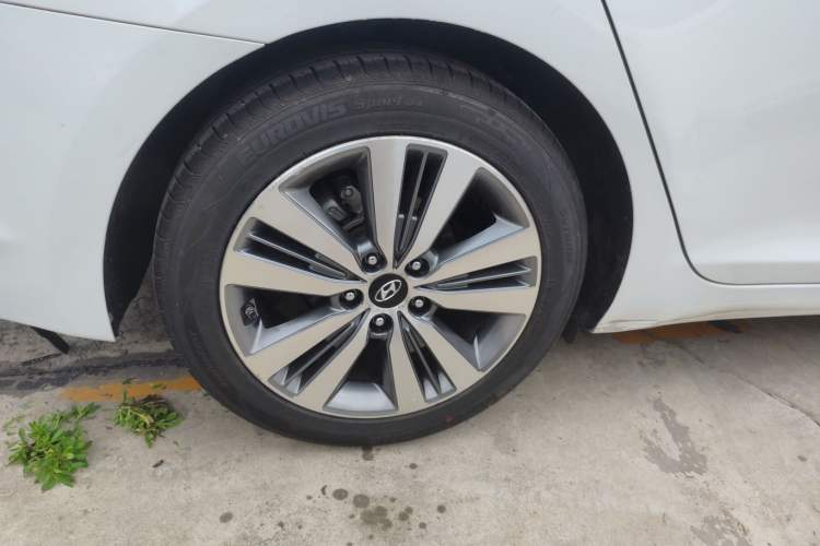 Used Hyundai Mistra 2014 1.8L Automatic Deluxe DLX Model Right Rear Wheel Hub