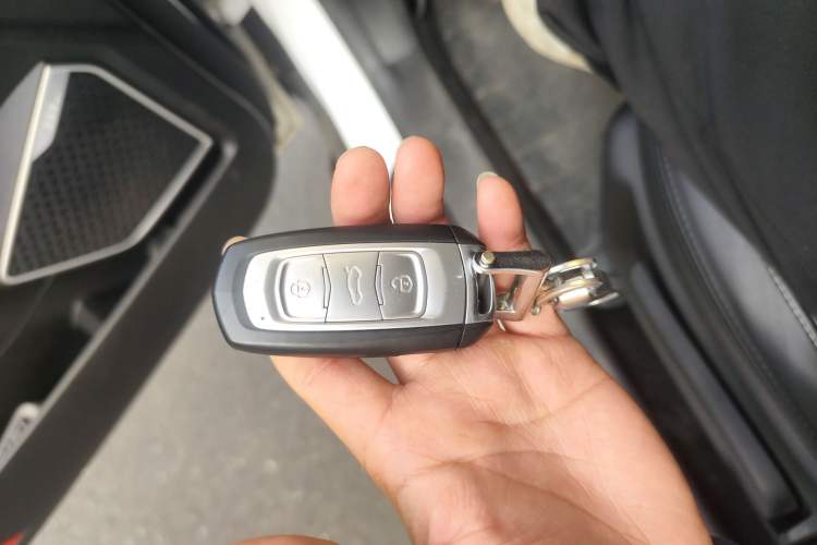 Used Geely Auto Emgrand X7 Sport 2016 2.0L Manual ZhiShang Version
