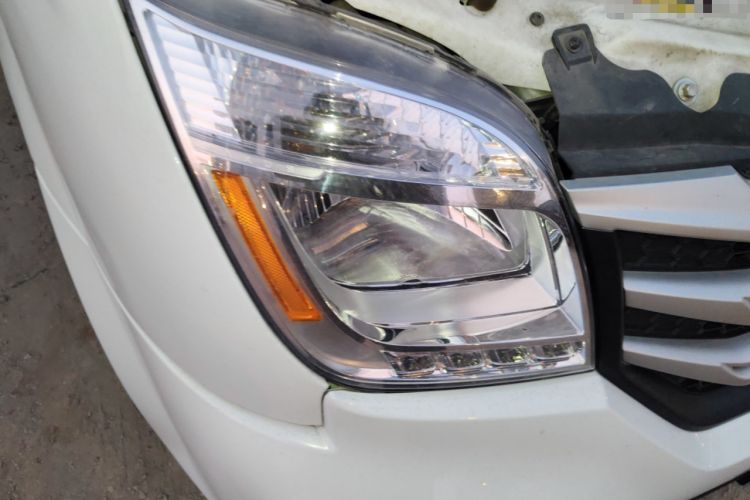 Used SAIC MAXUS Xintu V80 2024 Aotong Value Edition 6MT Long-Wheelbase Mid-Roof Model with 127 Ps Available in 6/7/8/9-Seater Configurations