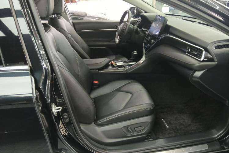 Used Toyota Camry 2021 2.5G Luxury Edition Right Front Seat