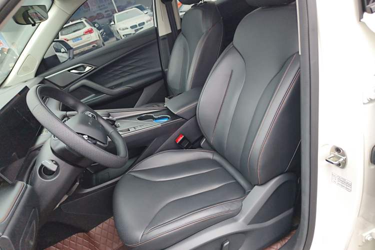 Used Roewe D5X DMH 2024 135 Luxury Edition
