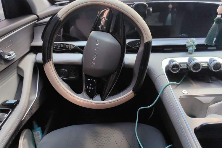 Used EXEED Stellar C-DM 2025 200 with Ultra-Long Range Pro All-Wheel Drive Steering Wheel