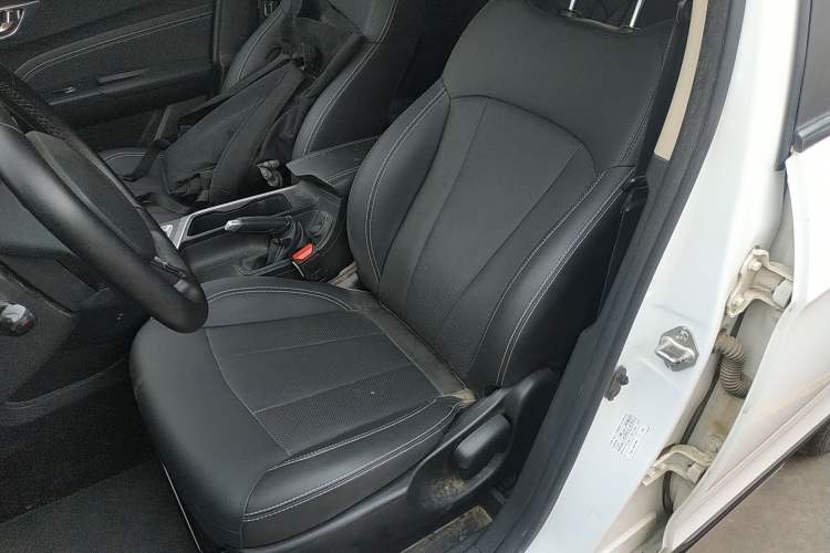 Used Geely Auto Vision X3 2019 Upgraded Model 1.5L Manual Elite Version
