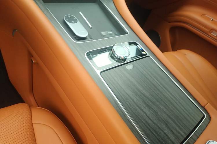 Used Hima AITO M9 2024 All-Electric Ultra Version 100 kWh 5-Seater Model Gear Lever