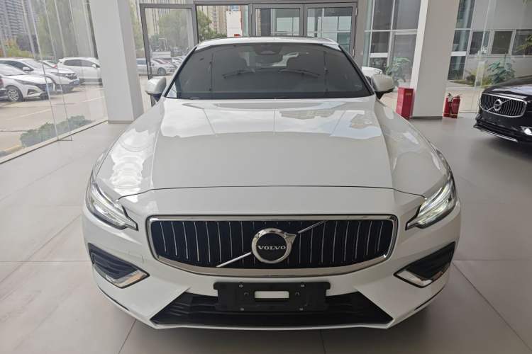 Used Volvo S60 2024 B4 Zhiyuan Luxury Edition