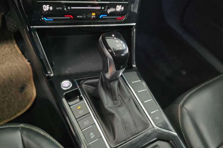 Used Volkswagen Passat 2023 Revised 330TSI Elite Edition Gear Lever