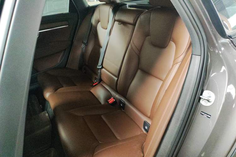 Used Volvo V90 2024 Cross Country B5 AWD Prestige Edition