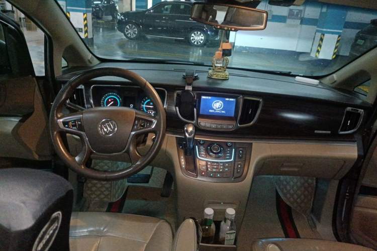 Used Buick GL8 2011 3.0L GT Luxury Business Haoya Edition
