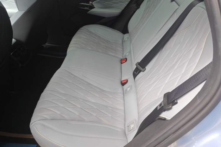 Used BYD Seal 2022 700 km Long-Range Rear-Wheel-Drive Version Left Rear Seat