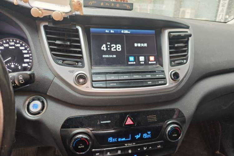 Used Hyundai Tucson 2015 1.6T Dual-Clutch Two-Wheel-Drive Smart Model Audio And AC Panel