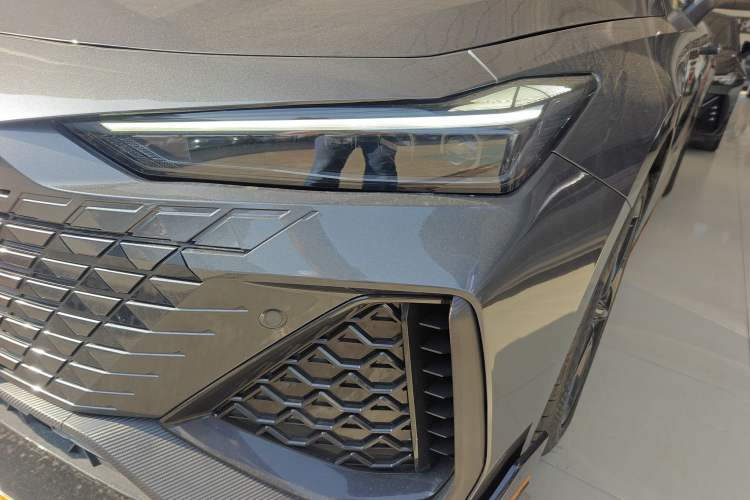 Used Changan UNI-V 2023 2.0T Leading-Speed Edition
