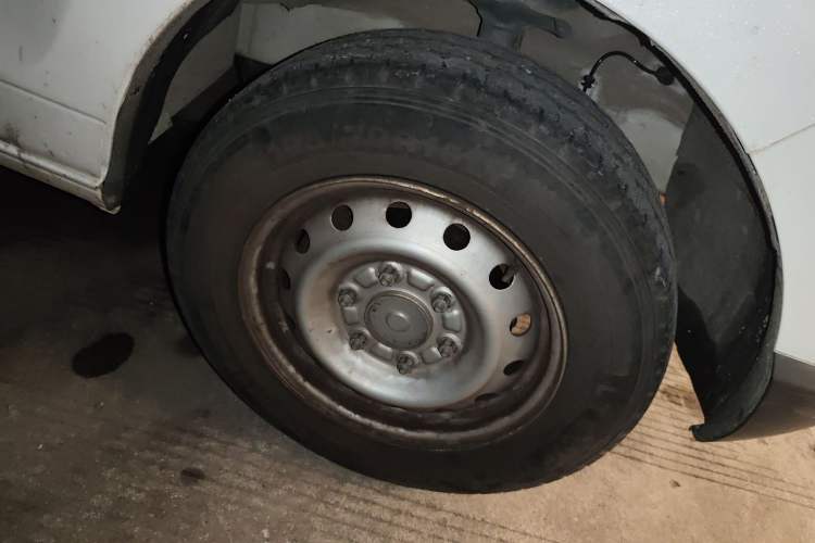 Used BAIC Ruixiang Boteng V2 EV 2022 Enclosed Van Standard Type Henan Lithium Battery Right Front Wheel Hub