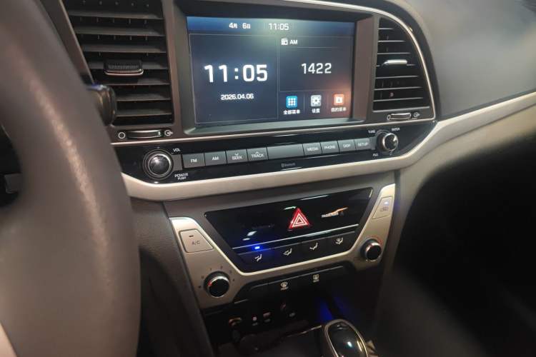 Used Hyundai Elantra (6th Generation / Lingdong) 2016 1.6L Automatic ZhiXuan – Elite Version Audio And AC Panel