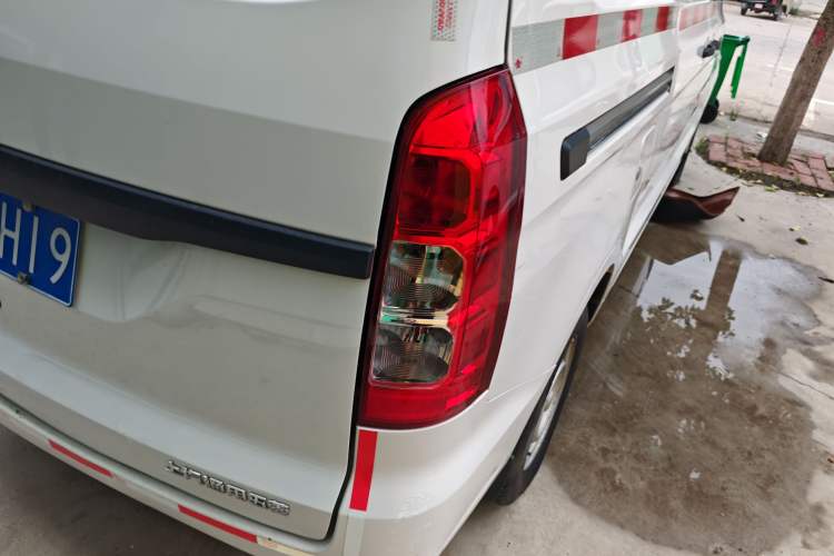 Used Wuling Hongguang V 2022 1.5L Jingqu Edition Enclosed-Window Vehicle with Hydraulic Power Steering LAR
