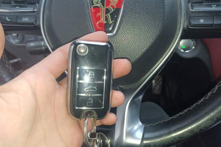 Used Roewe RX5 2016 30T Four-Wheel Drive Automatic Internet Smart Luxury Edition Vehicle Key