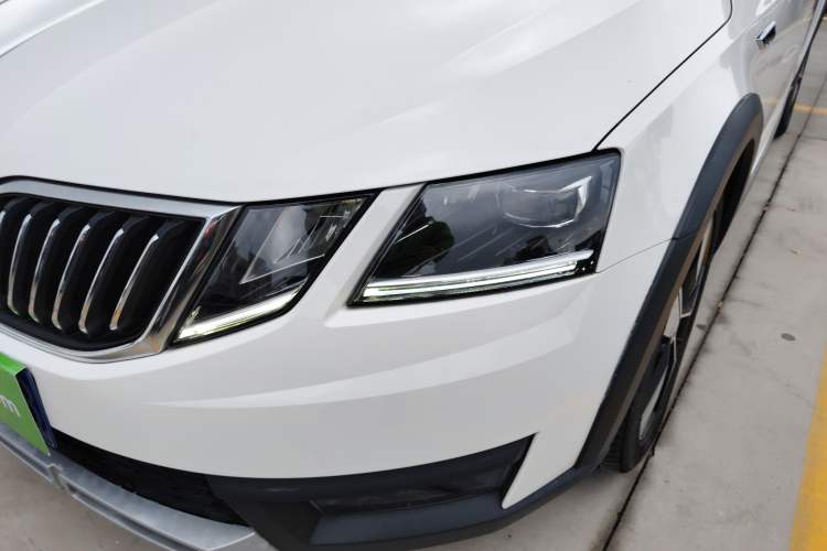 Used Skoda Octavia 2019 TSI280 DSG Luxury Edition Station Wagon China VI Standard