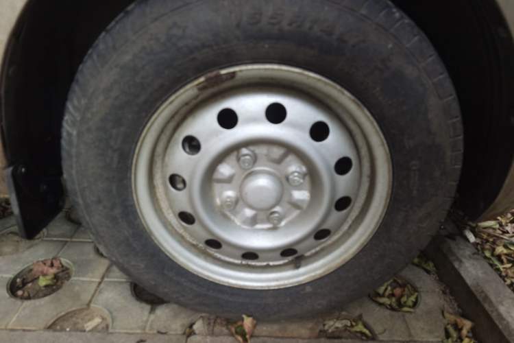 Used Wuling Rongguang V 2016 1.2L Practical Version Right Front Wheel Hub