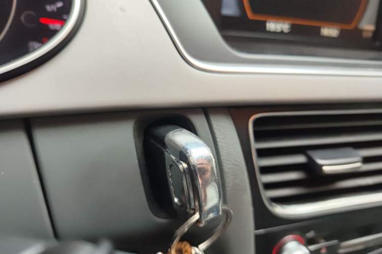 Used Audi A4L 2015 30 TFSI Automatic Comfort Model Vehicle Key