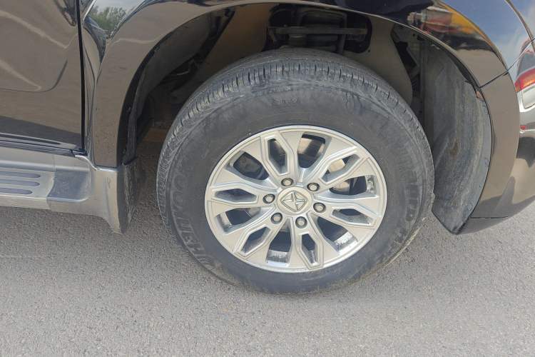 Used JMC Yusheng S350 2016 2.0T Automatic Two-Wheel Drive Gasoline Luxury Version with Sunroof 5 Seats Right Front Wheel Hub