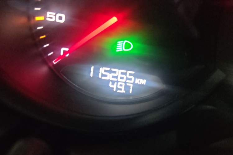 Used Porsche Macan 2014 Macan 2.0T Odometer Close Up