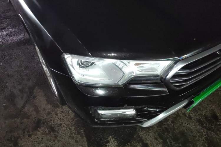 Used Haval H7 2016 Blue-Label H7 2.0T Automatic Elite Model Right Front Headlight