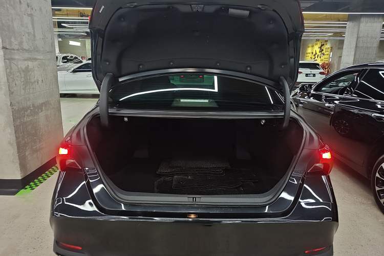 Used Toyota Avalon 2023 Dual-Engine 2.5L Luxury Edition