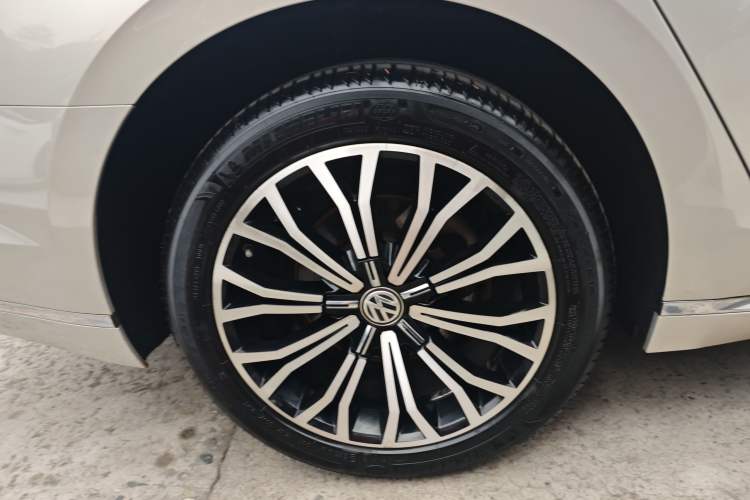 Used Volkswagen Phideon 2018 Revised Version 380TSI Two-Wheel Drive Business Edition
