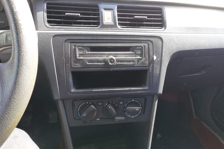 Used Volkswagen Santana 2013 1.4L Manual Fashion Edition
