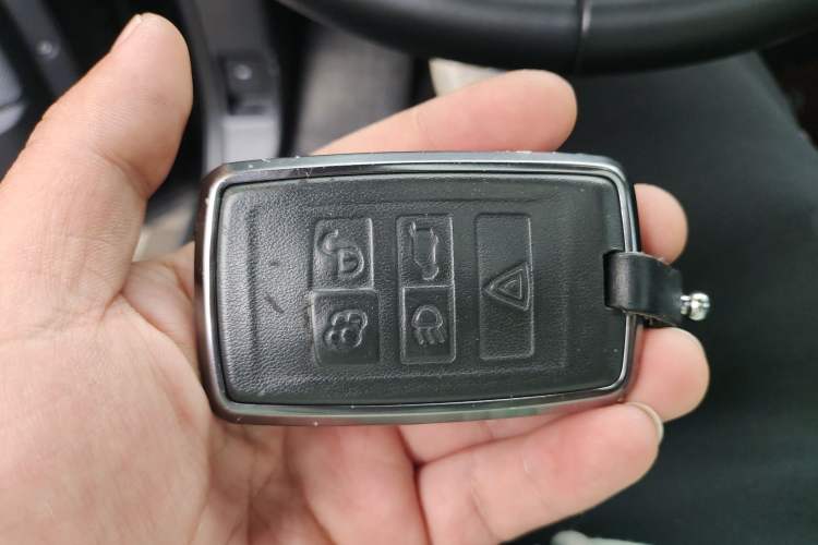 Used Land Rover Defender 2024 110 3.0T P400 X-DYNAMIC HSE Vehicle Key