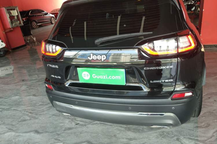 Used Jeep Cherokee 2019 2.0T Four-Wheel Drive Exploration Edition + Autonomous Driving Smart Package China V