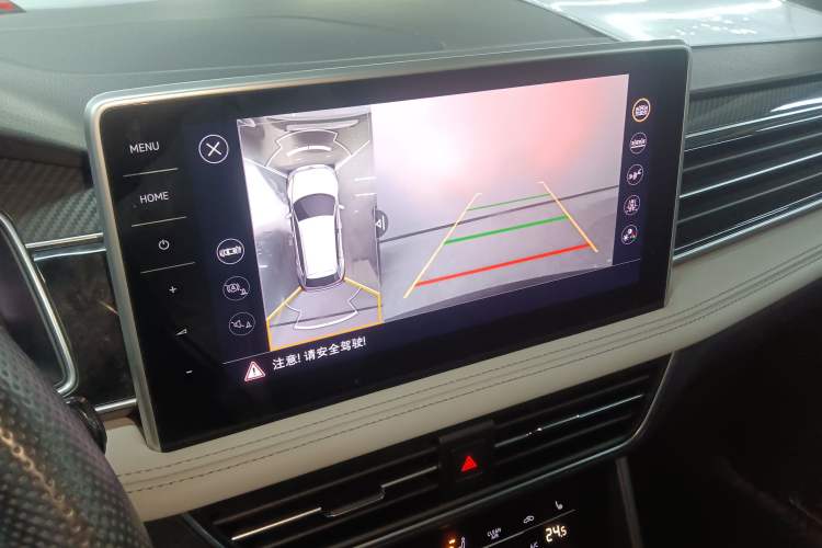 Used Volkswagen Tiguan L 2022 330TSI Automatic Two-Wheel Drive R-Line Enhanced Edition Audio And AC Panel