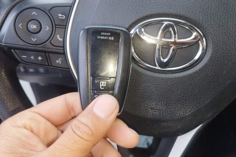 Used Toyota RAV4 2021 2.0L CVT Two-Wheel Drive Fashion Edition Vehicle Key