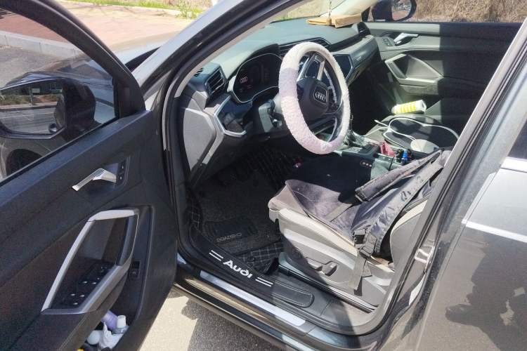 Used Audi Q3 2019 35 TFSI Advanced Dynamic Edition Driver Seat