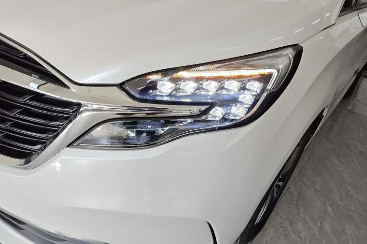 Used Buick GL8 2022 ES Landtrek 653T Luxury Edition