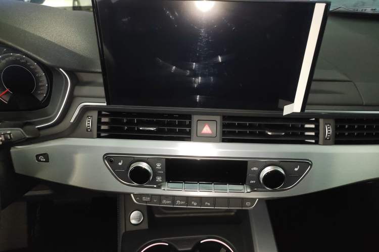 Used Audi A4L 2022 40 TFSI Luxury Dynamic Model
