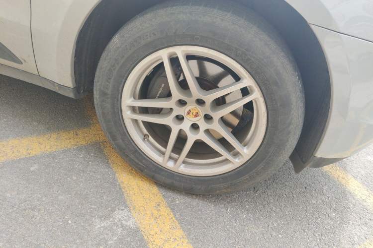 Used Porsche Macan 2017 Macan 2.0T Right Front Wheel Hub