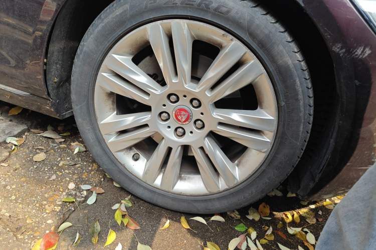 Used Jaguar XFL 2018 XFL 2.0T 250 PS Luxury Edition Right Front Wheel Hub