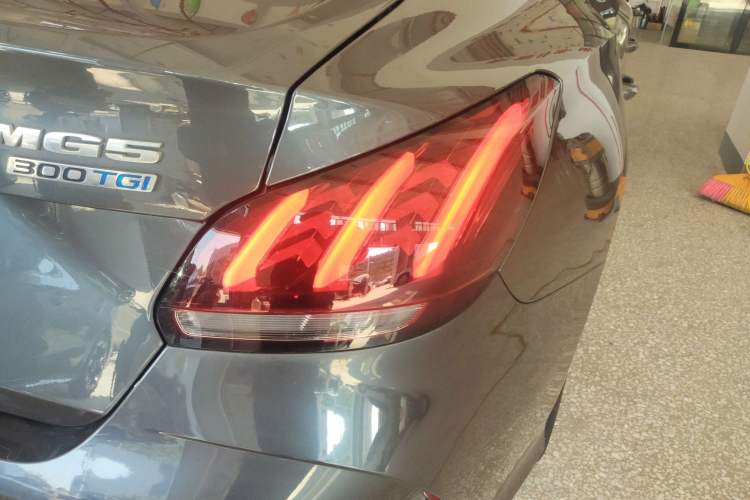 Used MG 5 2021 Revised 300TGI DCT Qingshè Luxurious Enjoyment Edition