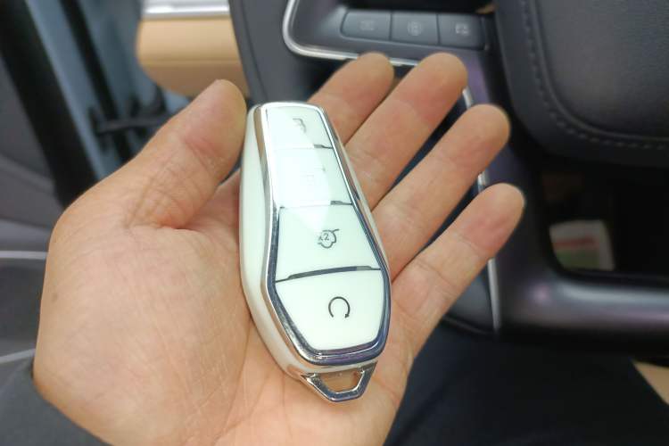 Used BYD Song L DM-i 2024 112 km Beyond Edition Interior 1