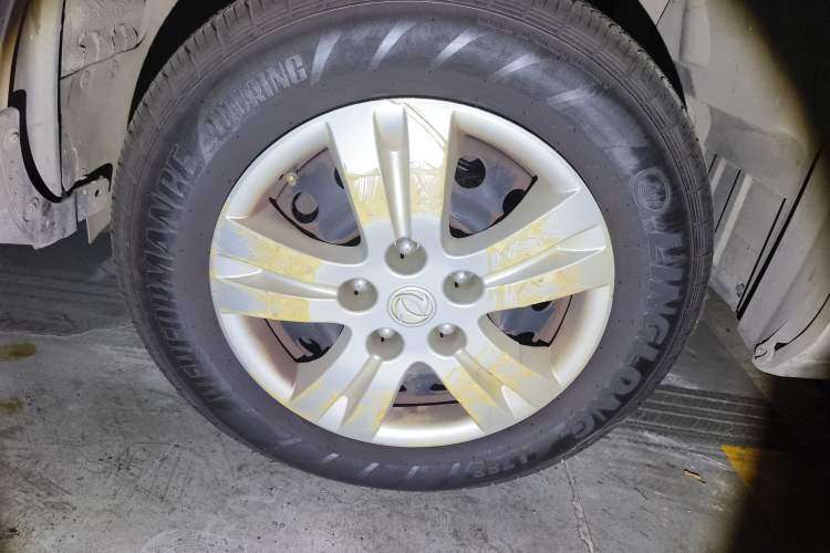 Used FORTHING Lingzhi 2013 V3 1.5L 7-Seater Standard Model II
