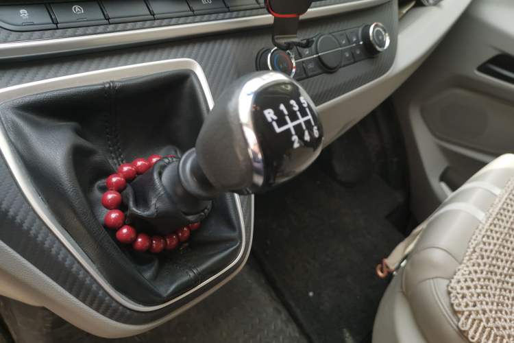 Used SAIC MAXUS Xintu V90 2019 2.0T Manual Zhi Du Xing Front-Wheel-Drive Single Tire Short Wheelbase Mid-Height 6-Seater Gear Lever