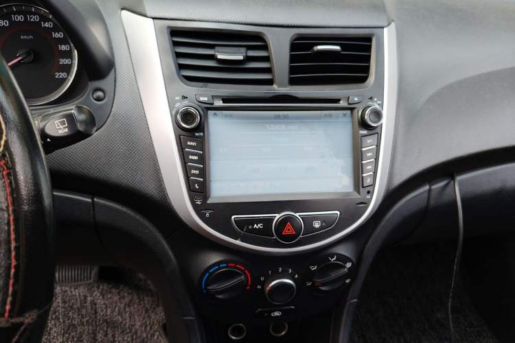 Used Hyundai Verna Ray 2014 1.4L Automatic GLX Audio And AC Panel