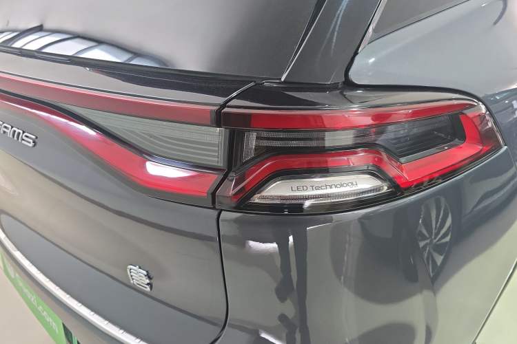 Used BYD Tang New Energy 2021 DM-i 112KM Prestige Model Right Rear Taillight