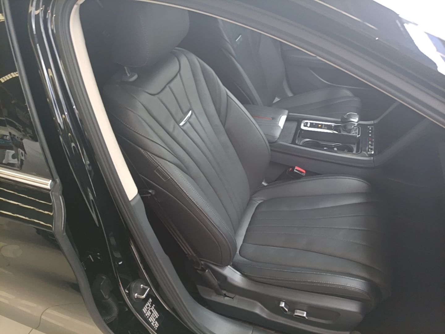 Hongqi H5 2024 2.0T Automatic Smart Connect Flagship Edition - Chinese Trim Chang — снимка 19