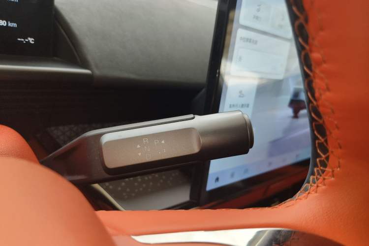 Used Toyota BZ 3X 2025 520 Pro+ LiDAR Edition Gear Lever