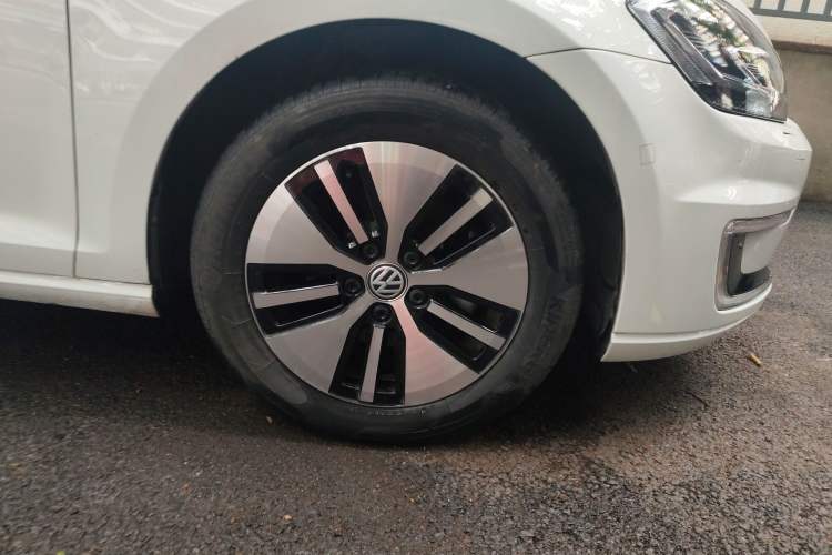 Used Volkswagen Golf Pure Electric 2020 Chari Right Front Wheel Hub