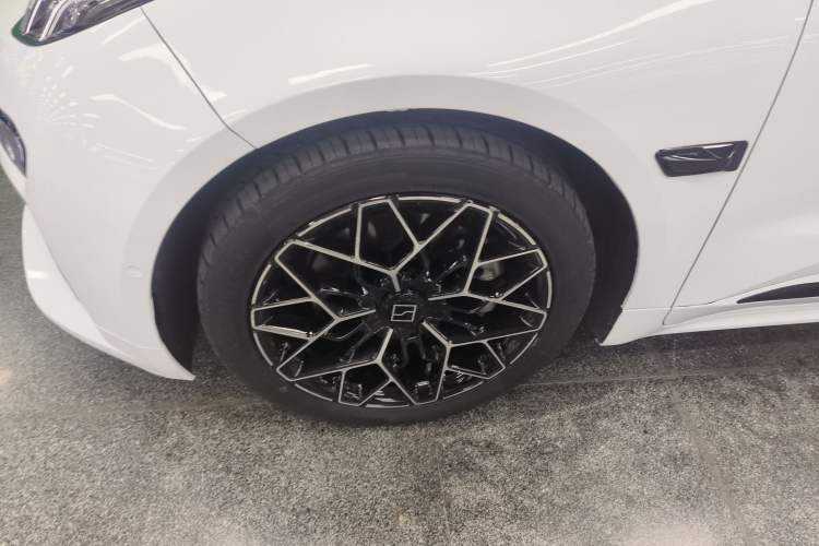 Used Zeekr 001 2024 WE Edition 95 kWh All-Wheel Drive Exterior 4