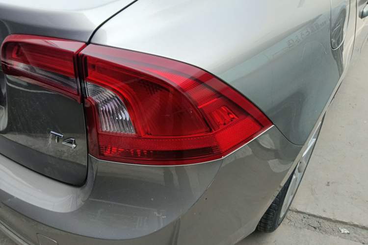 Used Volvo S60 2016 S60L T4 Zhiyuan Edition Right Rear Taillight