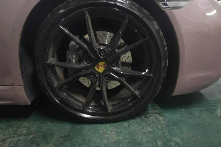 Used Porsche 718 2022 Boxster 2.0T Right Front Wheel Hub