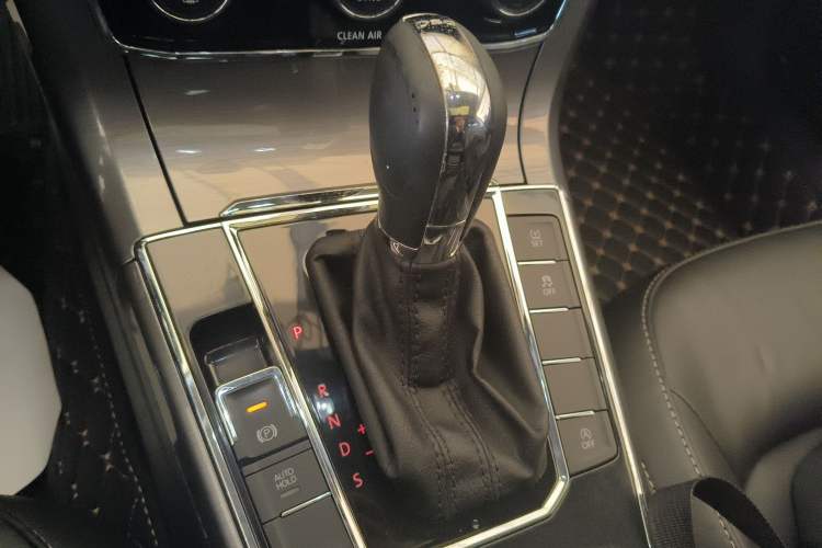 Used Volkswagen Passat 2016 280TSI DSG Prestige Edition Gear Lever